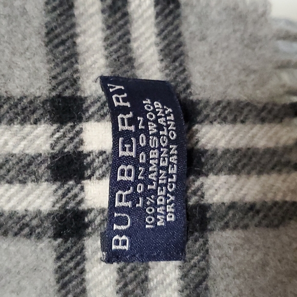 Burberry Scarf - Picture 3 of 6